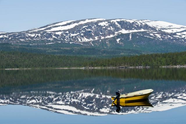 3rd place in the Geo competition 2009 on the theme "Your paradise" with the photo: boat, mountains and lake.