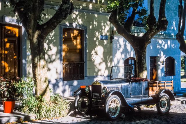 NFT 018: Faszinierende Automobile in Uruguay