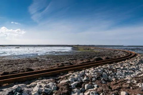 Der Lorendamm zur Hallig Nordstrandischmoor