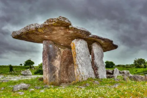 Der Poulnabrone Dolmen