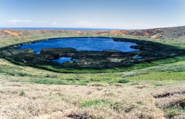 Erloschener Vulkankrater "Rano Raraku" auf der Osterinsel