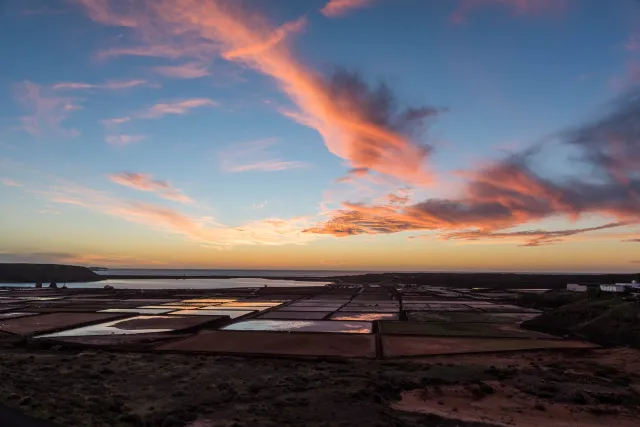 Sonnenuntergang über den Salinen von Lanzarote