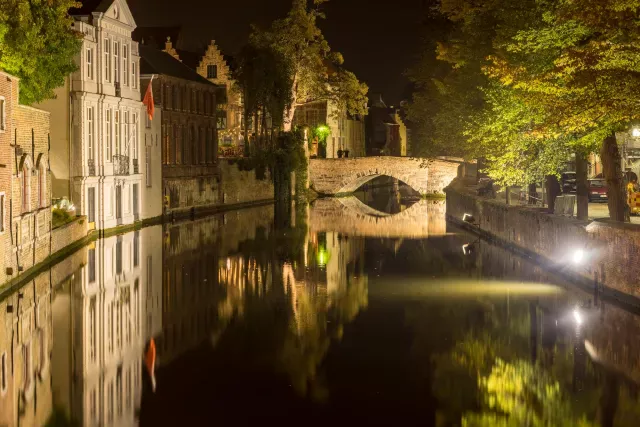 The canals of Bruges at night