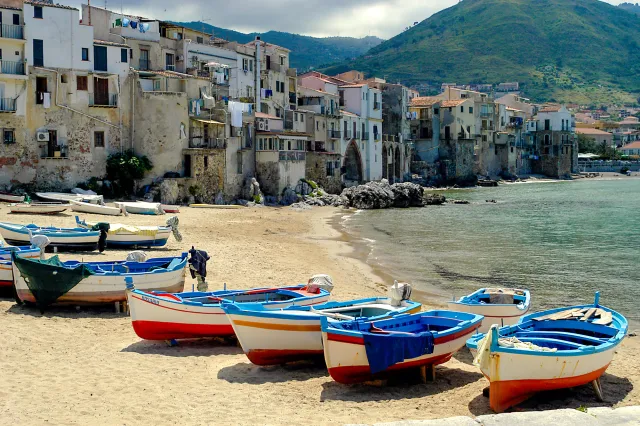 Boote am Strand von Cefalu