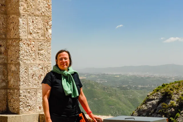 Karin im Benediktinerkloster Santa Maria de Montserrat