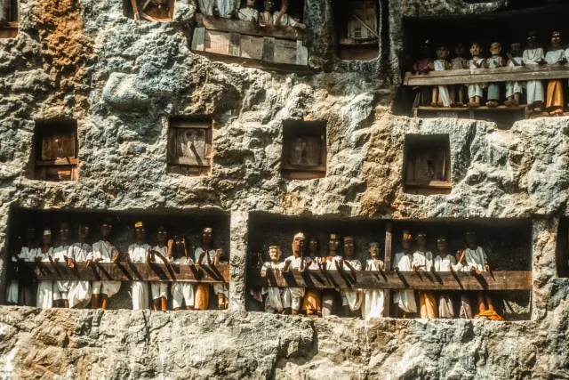 Tau-Taus, Grabfiguren, im Hochland Tanah Toraja auf Sulawesi  