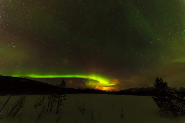 Polarlichter in den Lyngenfjorder Alpen am 70sten Breitengrad