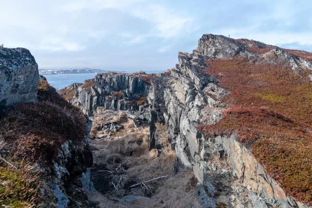 Kletterei zum nördlichen Leuchtfeuer im Norden der Insel Vardøya 