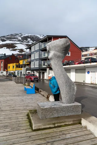 Karin is having fun at the harbor in Honningsvåg