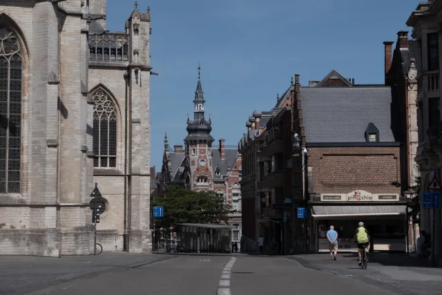 Opposite the town hall in Leuven stands the late Gothic Sint Pieterskirche with the altarpiece of the Last Supper by Dierick Bouts, a Flemish Primitive painter.