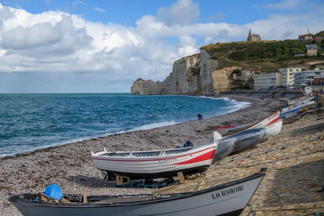 Die Ostseite der Kreidefelsen von Étretat