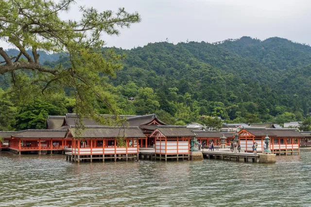 Der Itsukushima-Schreins auf der Insel Miyajima in der Präfektur Hiroshima in Japan