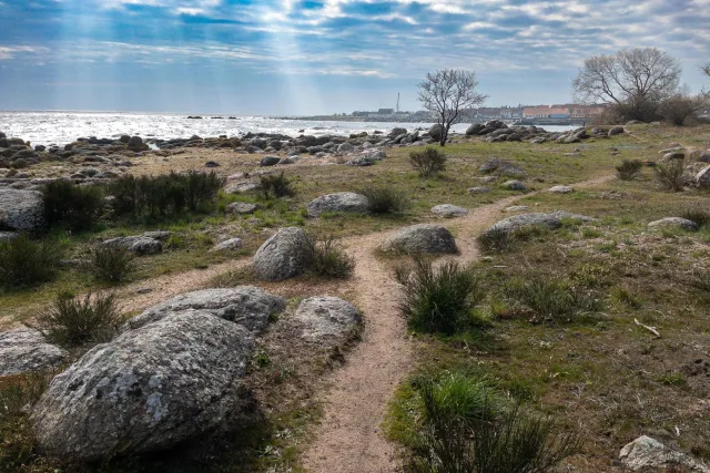 On narrow paths along the coast