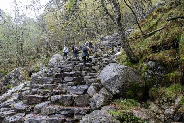 Further climb to Preikestolen