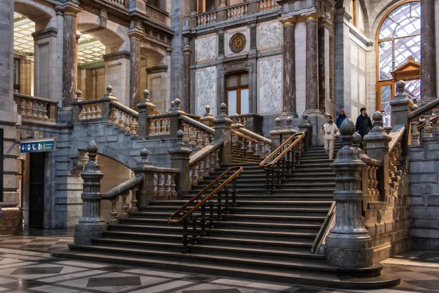 Die Treppen des Antwerpener Bahnhofs