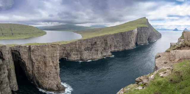 Monumental Islands